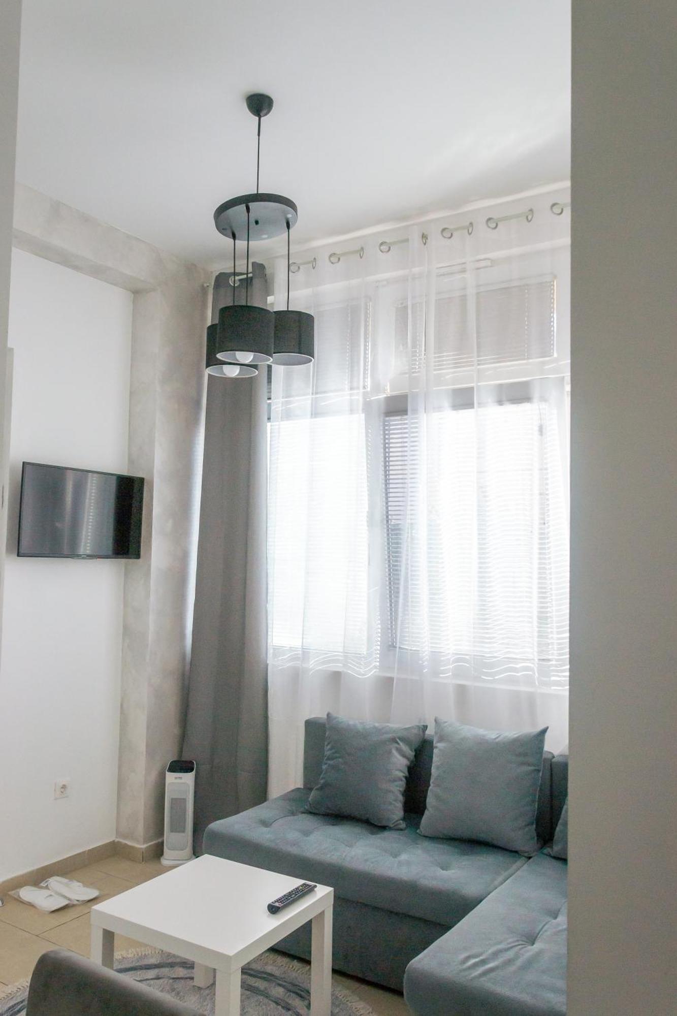 Апартаменты One-bedroom In The Center Of On A Quiet Street 5 Minutes To The